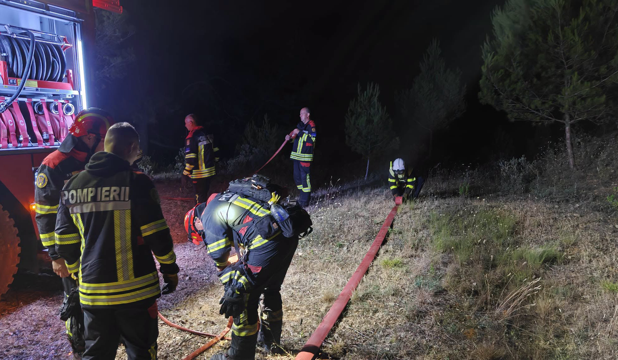 Peste 1.000 de hectare, făcute scrum de incendii violente, lângă Marsilia. Flăcările uriașe continuă să înghită teren