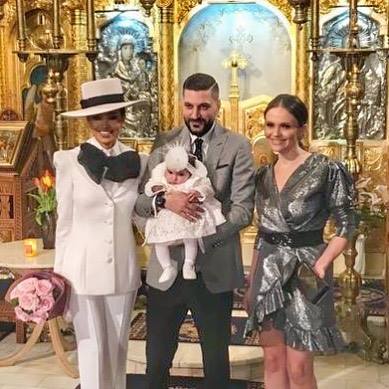 Reacții neașteptate despre ținuta Adelinei Pestrițu la botezul fiicei sale. "Parcă sunteți doi bărbați care vă țineți de mână" | FOTO