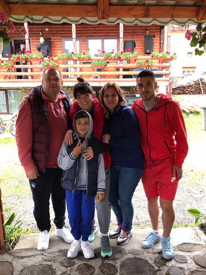 Nicolae Stanciu și-a petrecut vacanța de vară cu familia, iubita și cu viitorii socri | GALERIE FOTO