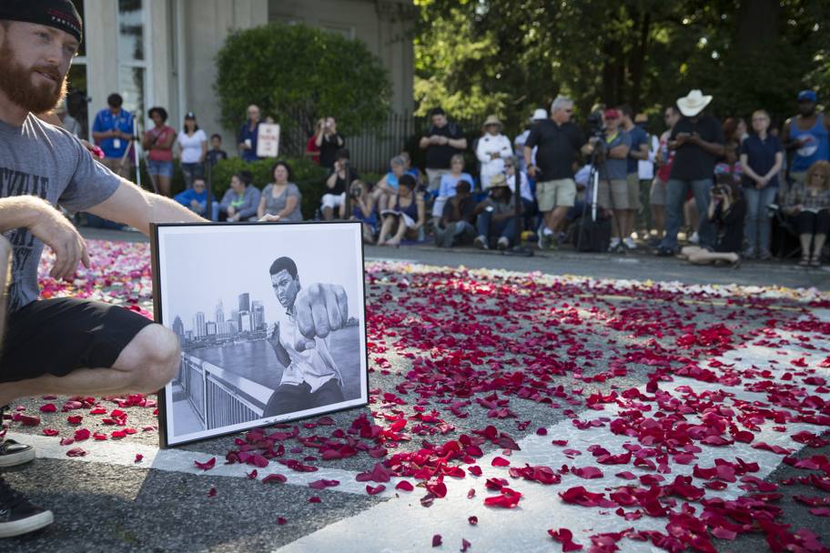 Funeraliile lui Muhammad Ali! 50 de fotografii care îți vor tăia respirația. Ultimul drum al ”celui mai mare”! GALERIE FOTO