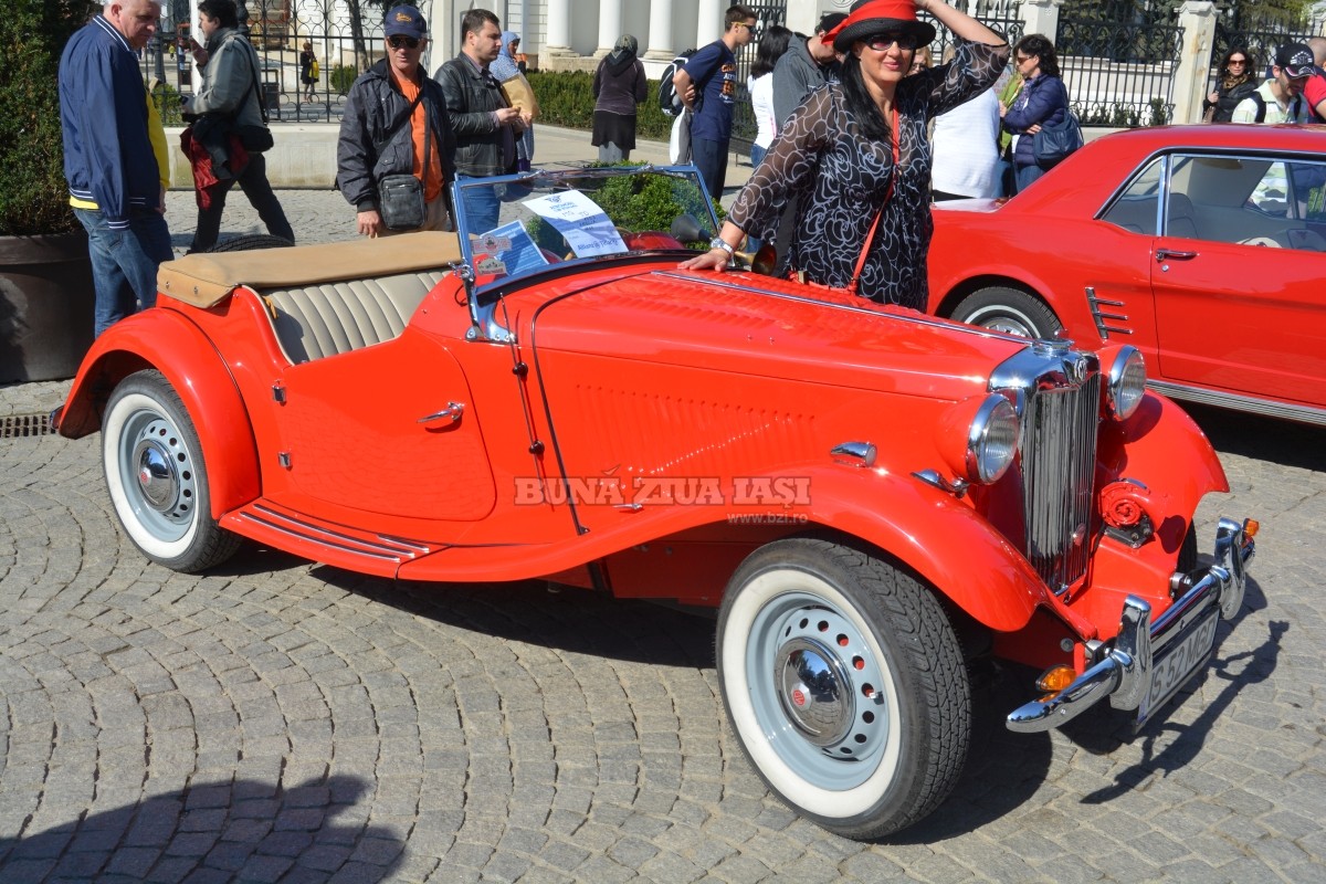 "Retro Parada Primăverii" organizată în zeci de oraşe din ţară! GALERIE FOTO