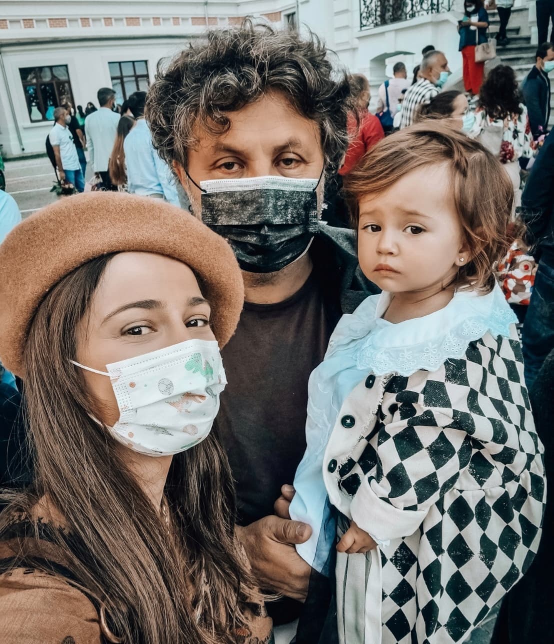 Motivul pentru care Dana Rogoz nu-și mai duce fetița de 1 an și 4 luni la creșă. Nu are nici bonă: „Vedem noi cum o scoatem la capăt”
