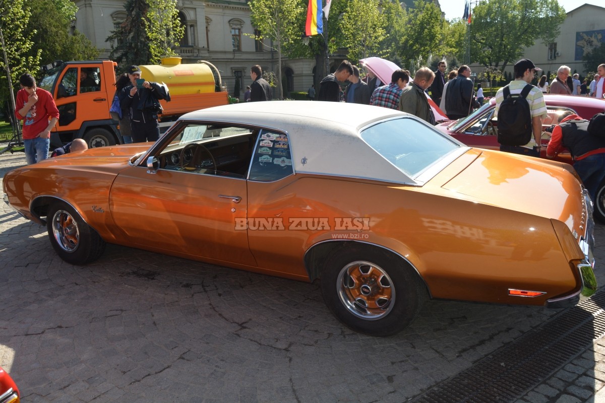 "Retro Parada Primăverii" organizată în zeci de oraşe din ţară! GALERIE FOTO