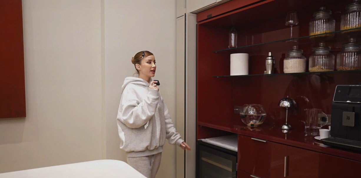 Imagini cu casa din București în care locuiește Alina Ceușan. Sora ei s-a ocupat de design și doar în reviste mai vezi așa ceva