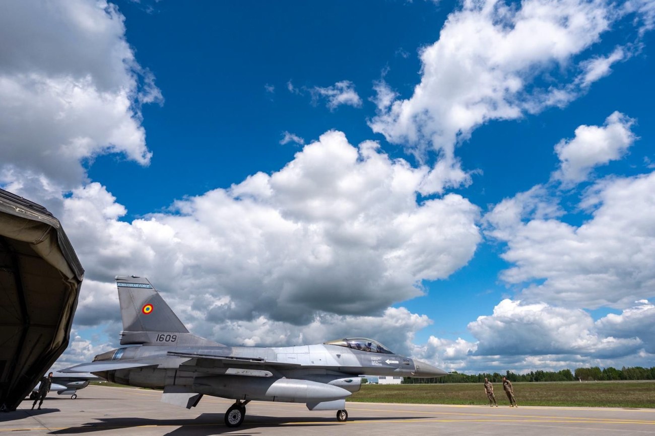 Pilotul român de F-16 care a doborât o dronă în Estonia, decorat de Radu Miruță și conducerea MApN: „În spatele acelui moment au stat ani de pregătire”