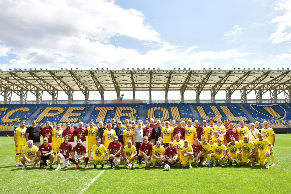 Petrolul și Rapid au încins la Ploiești un meci demonstrativ, reeditare a finalei Cupei României din 1995. Show Budescu, la petrecere