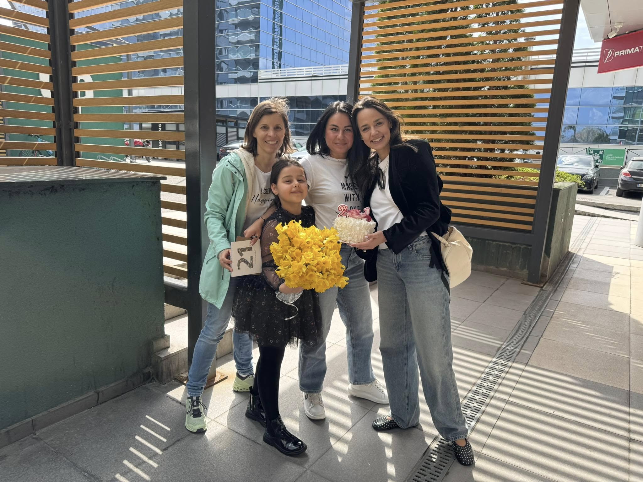 Cum arată acum Măriuca, fetița pe care Andreea Raicu a „adoptat-o” cu sufletul la doar șase ani. Revederea lor a fost emoționantă