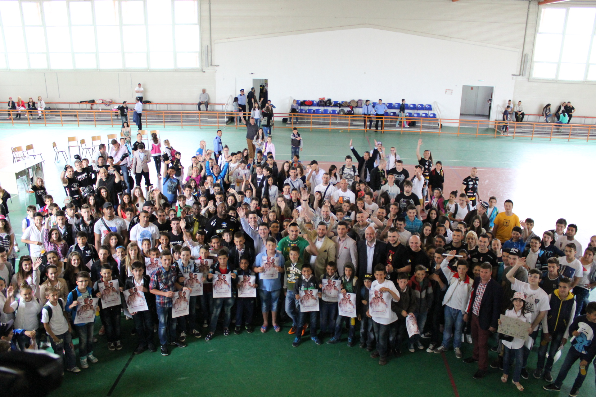 Superkombat : Irimia și luptătorii săi au inaugurat o sală de sport în Ovidiu 