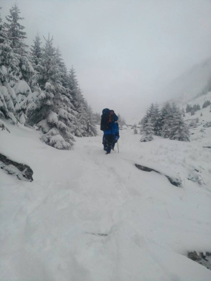 Doi fraţi au dispărut în Munţii Făgăraş. Jandarmii și pompierii îi caută de trei zile