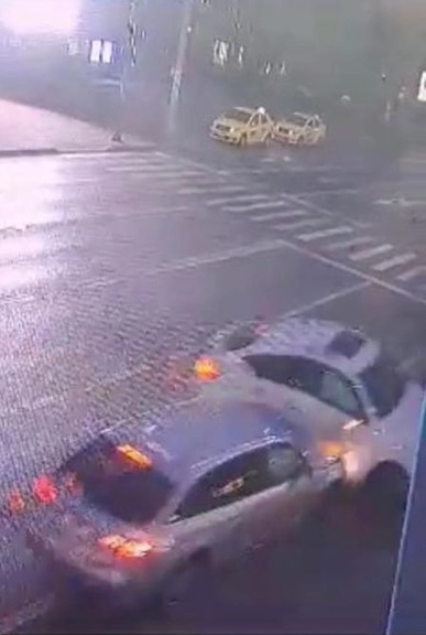 Un Audi a răsturant un Mercedes, în Iași. Sunt 6 victime, iar impactul a fost filmat