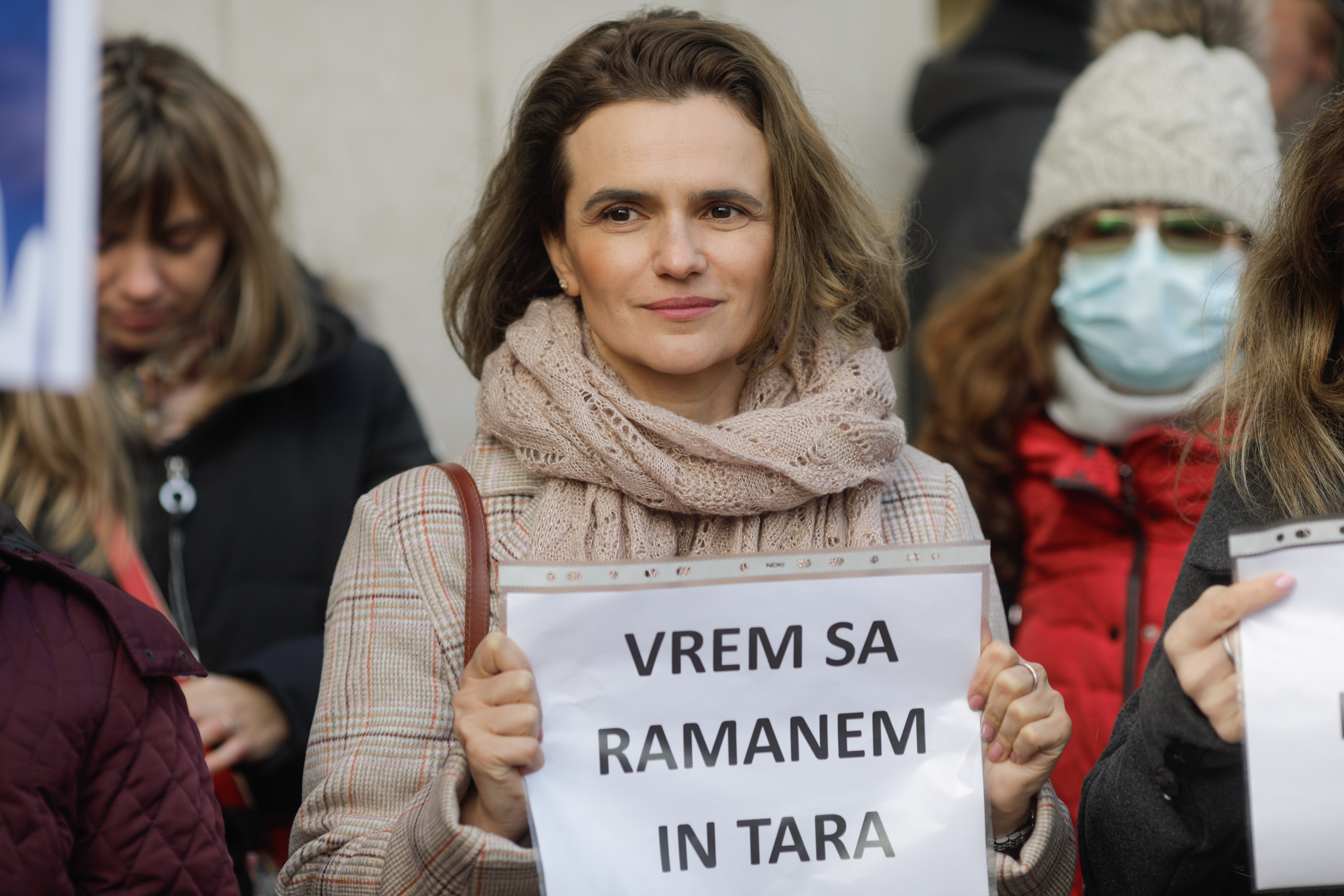 Protest al medicilor de familie, în faţa Casei Naţionale de Asigurări de Sănătate: „Ciolacu, lasă-ne să consultăm, nu vrem să ne reprofilăm”