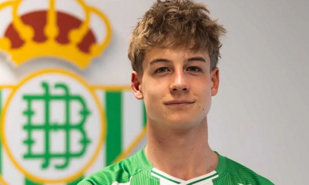 Szenzáció: az egyik legerősebb spanyol utánpótláscsapatnál bizonyíthat a 16 éves magyar tehetség