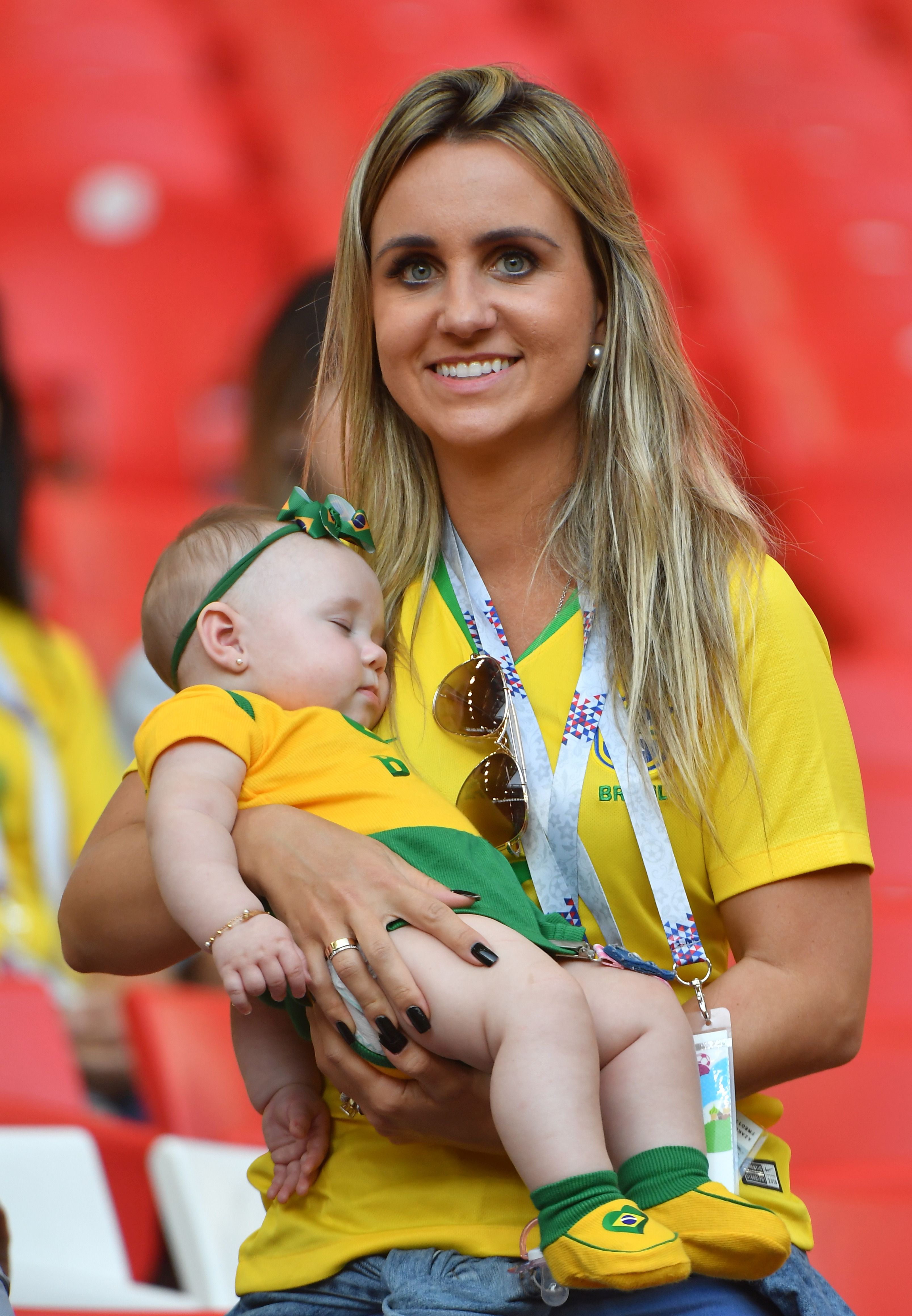 Fotbaliștii din naționala Braziliei sunt susținuți de iubite, soții și fotomodele celebre la Cupa Mondială de fotbal 2018 / GALERIE FOTO