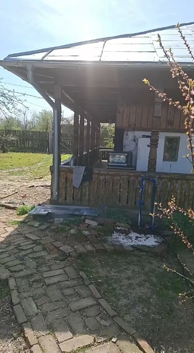 Noi imagini cu Puya la țară. Cum arată curtea și casa renovată: „Costă foarte puțin”
