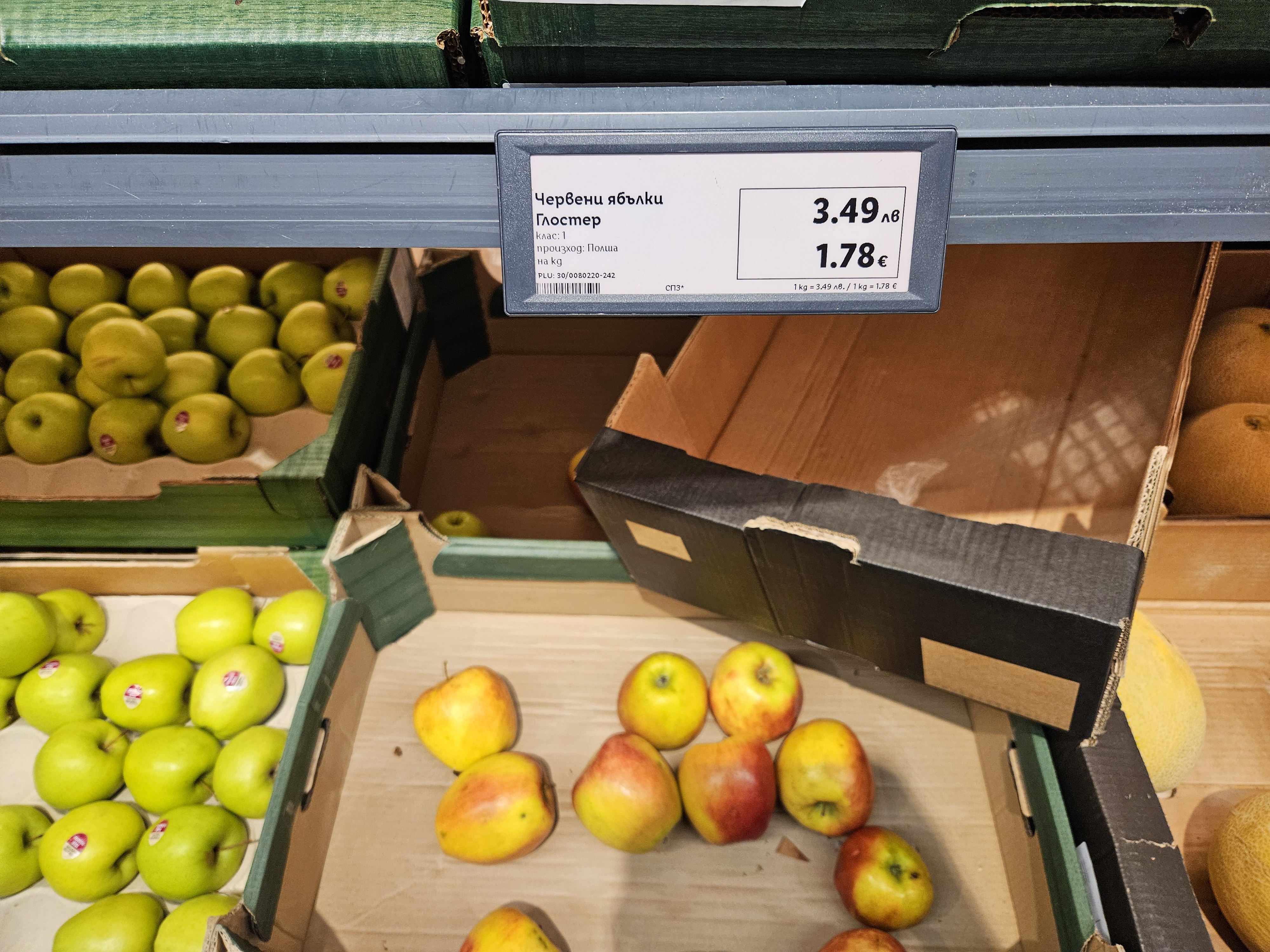 Experiment Libertatea. Cum sunt preţurile la alimente în Bulgaria faţă de România, în pieţe şi la hipermarket. Marile surprize de la raft