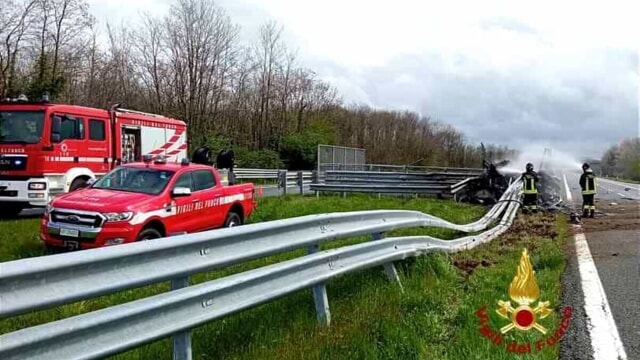 Două ceasuri cu brățări de aur pe mâinile victimelor carbonizate, singurele obiecte intacte într-un Ferrari ars, după un accident cu 200 km/h, în Italia