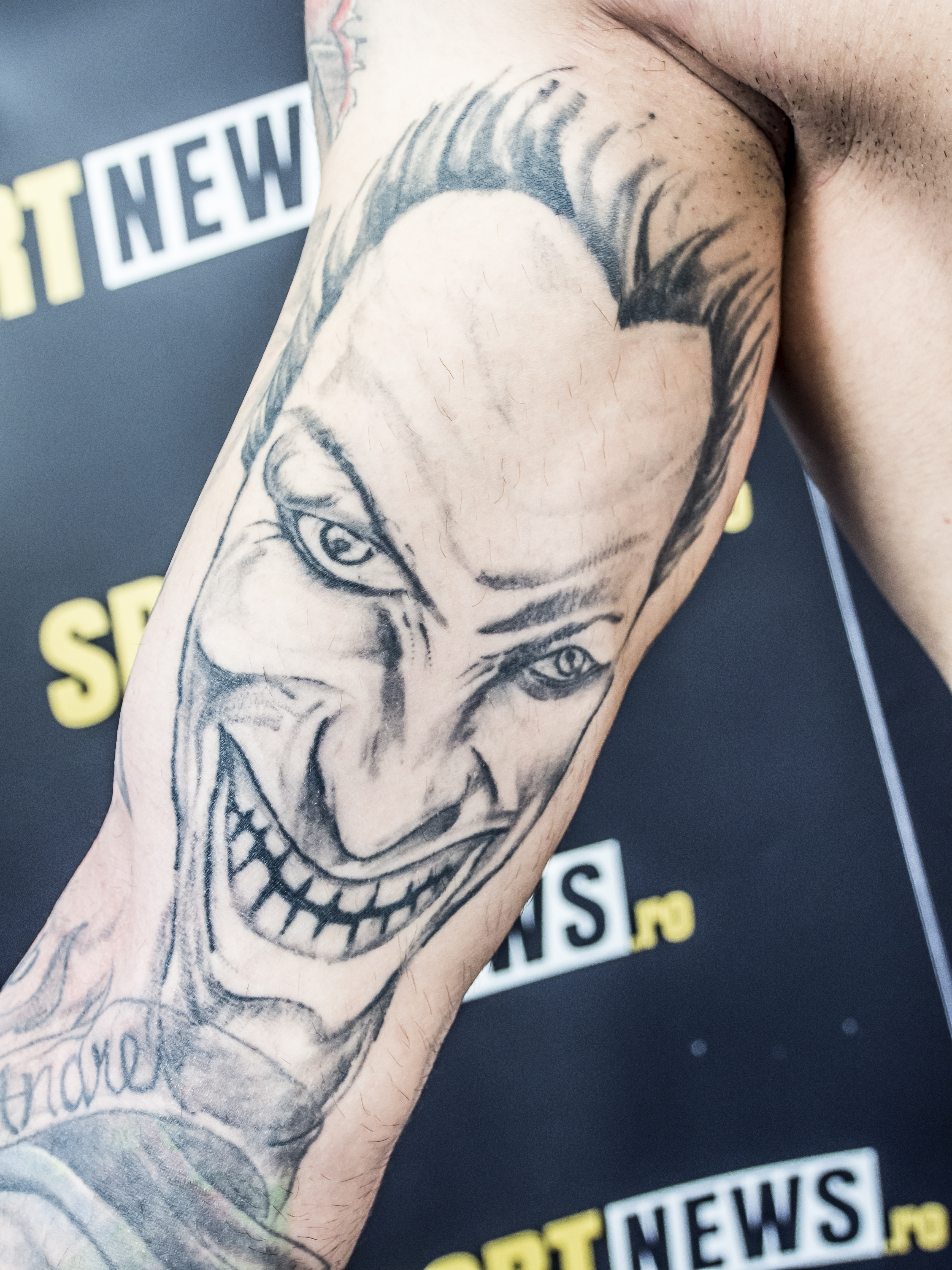 Bogdan Stoica îşi sperie adversarii cu tatuajele / GALERIE FOTO