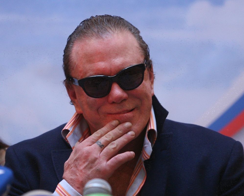 Actorul nominalizat la Oscar e la un pas să devină om al străzii. La 73 de ani le cere bani fanilor pentru a nu fi dat afară din casă