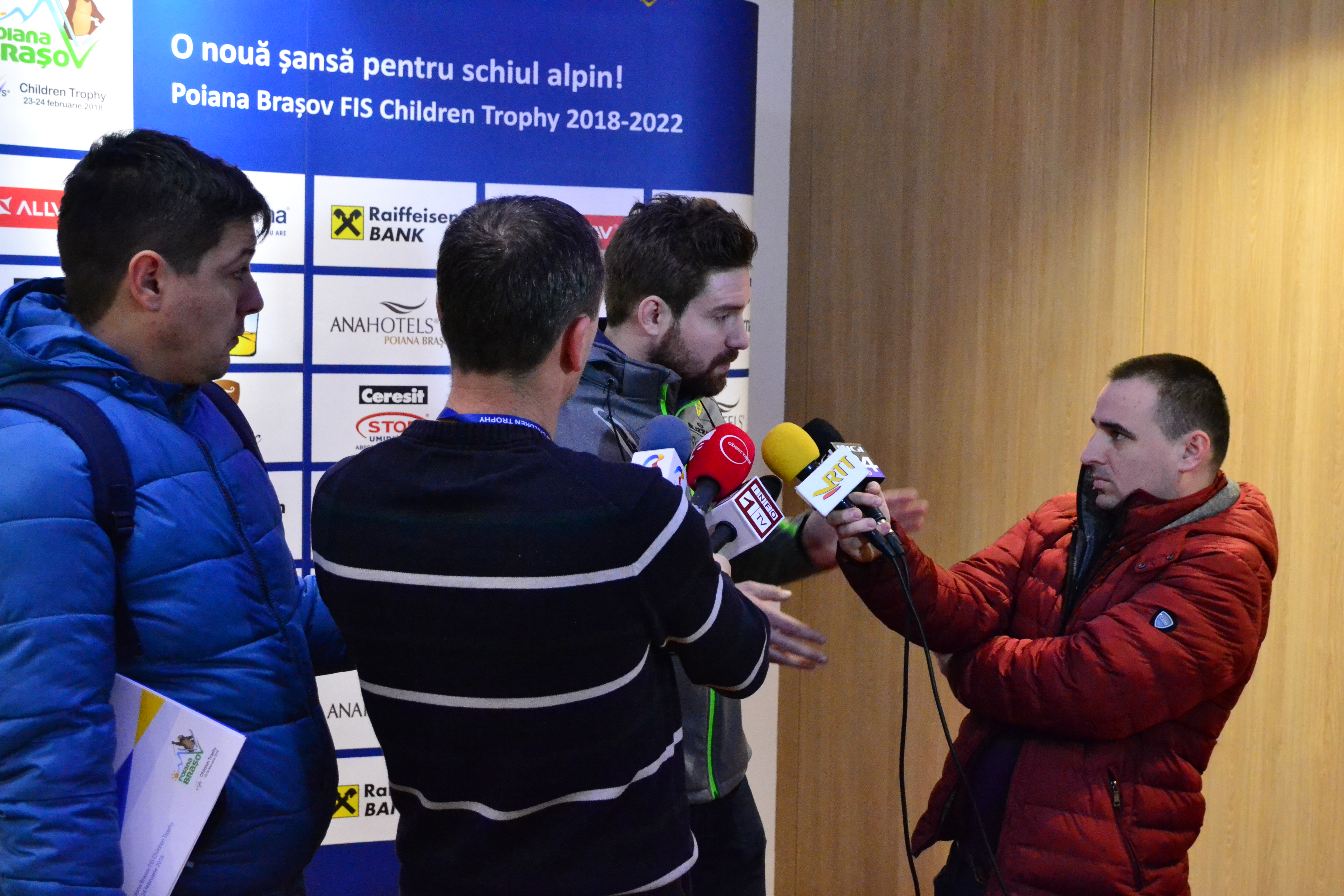 Schiorul Ioan Achiriloaie, primul sportiv român calificat la Jocurile Olimpice de Iarnă 2018, este unic în lume. Brașoveanul își lustruiește singur schiurile! VIDEO