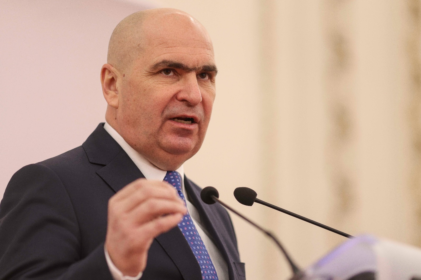 Reacția lui Mihai Bobonete după ce Ilie Bolojan a anunțat că se fac concedieri la Senat: „Angajați pe pile”