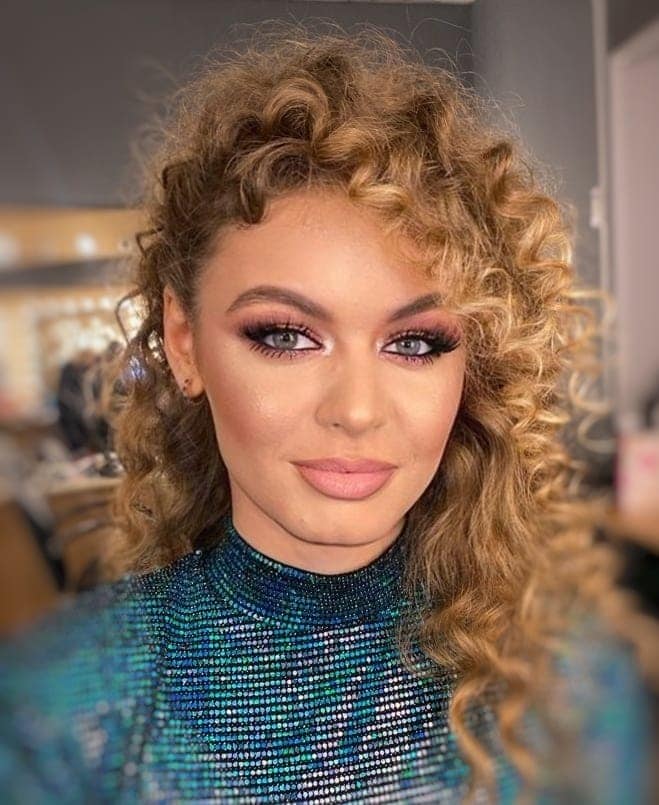 Cine este Melisa Antonesi, finalistă la „Vocea României” 2023, sezonul 11. E stabilită în Marea Britanie, unde muncește ca recepționeră