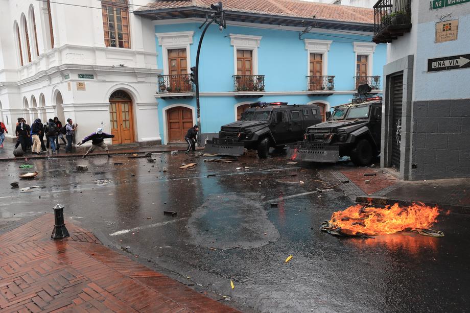Proteste violente în Ecuador. Președintele a declarat stare de urgență