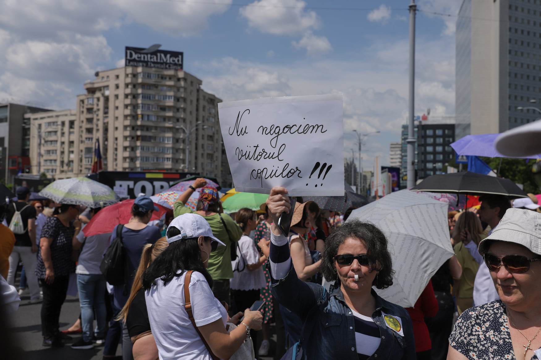 Al doilea protest major al cadrelor didactice. Ce le-a promis Iohannis sindicaliștilor, în a doua săptămână de grevă, în timp ce profesorii protestau la Palatul Cotroceni