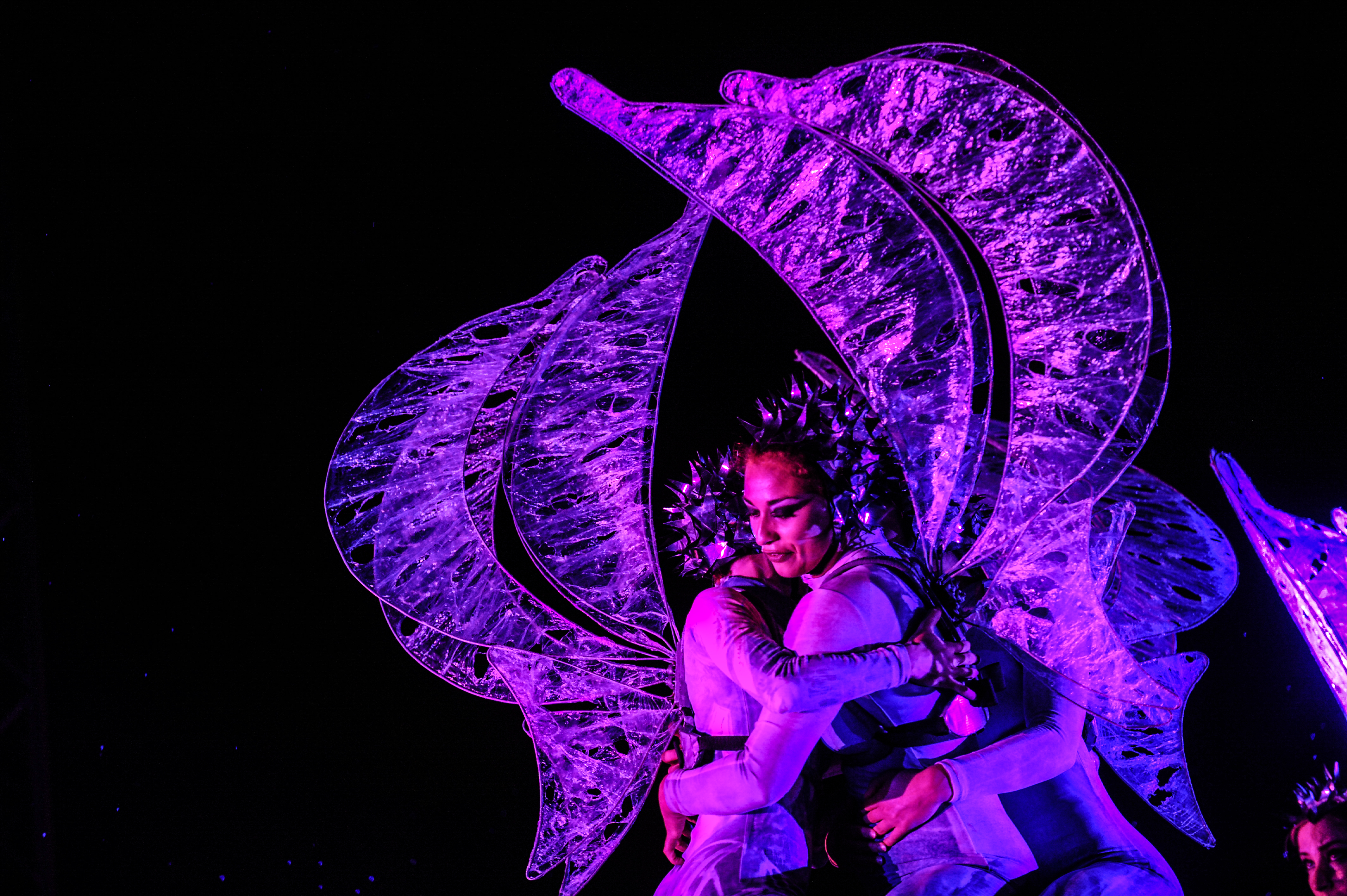Weekend plin de evenimente în țară!  Spectacole de teatru în stradă, sexy-spălătoria auto și cursa nebună cu obstacole 