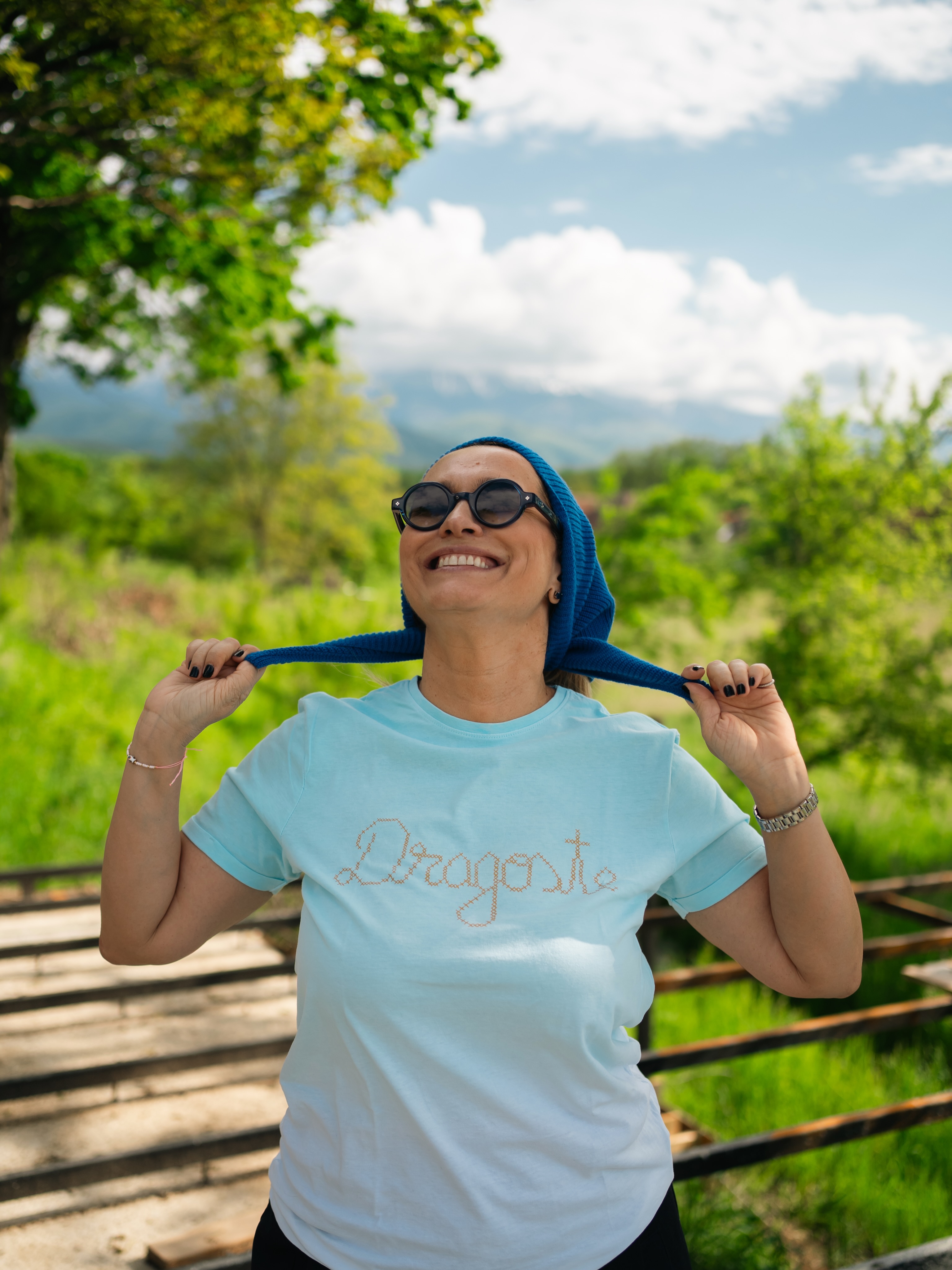 Cum a apărut Andreea Esca alături de soacra ei. Revedere emoționantă în Franța, cu părinții lui Alexandre Eram: „Fericiți că ne trăiesc”