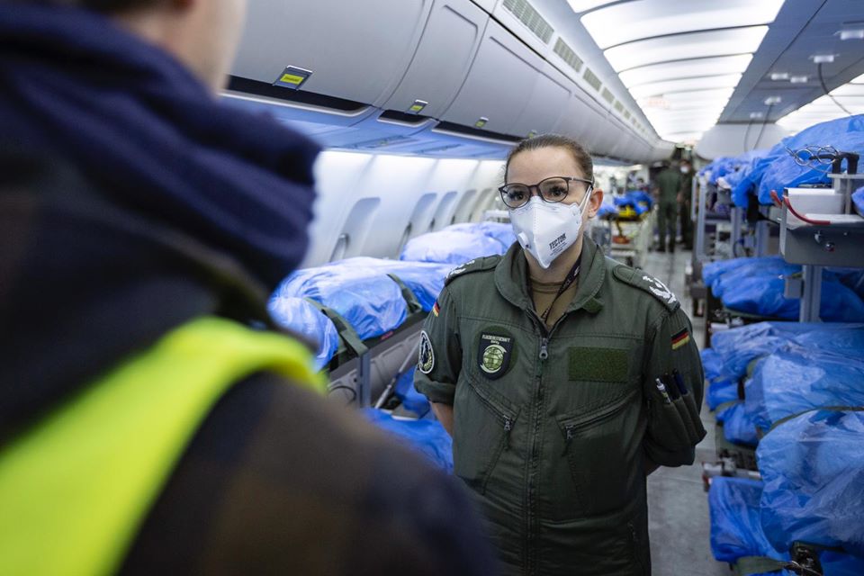 FOTO: Cum arată un avion-spital pentru transportarea pacienților infectați cu COVID-19