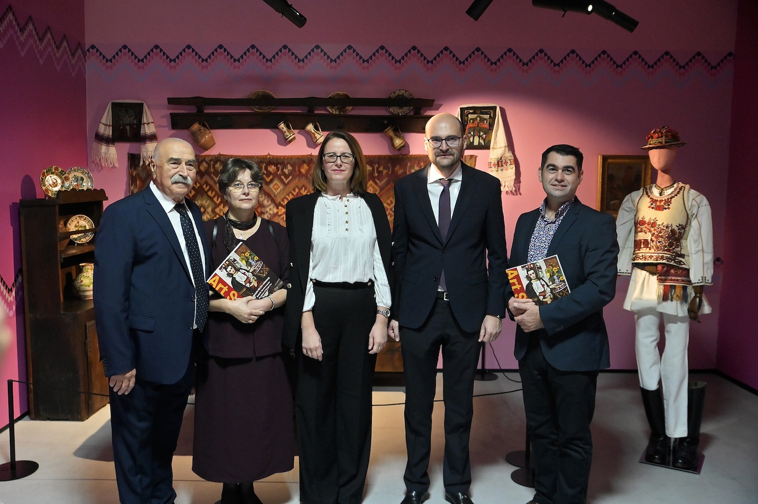 Art Safari Stars Edition continuă cu 2 staruri noi: culorile vii ale Maramureșului întâlnesc Modernismul german în inima Bucureștiului