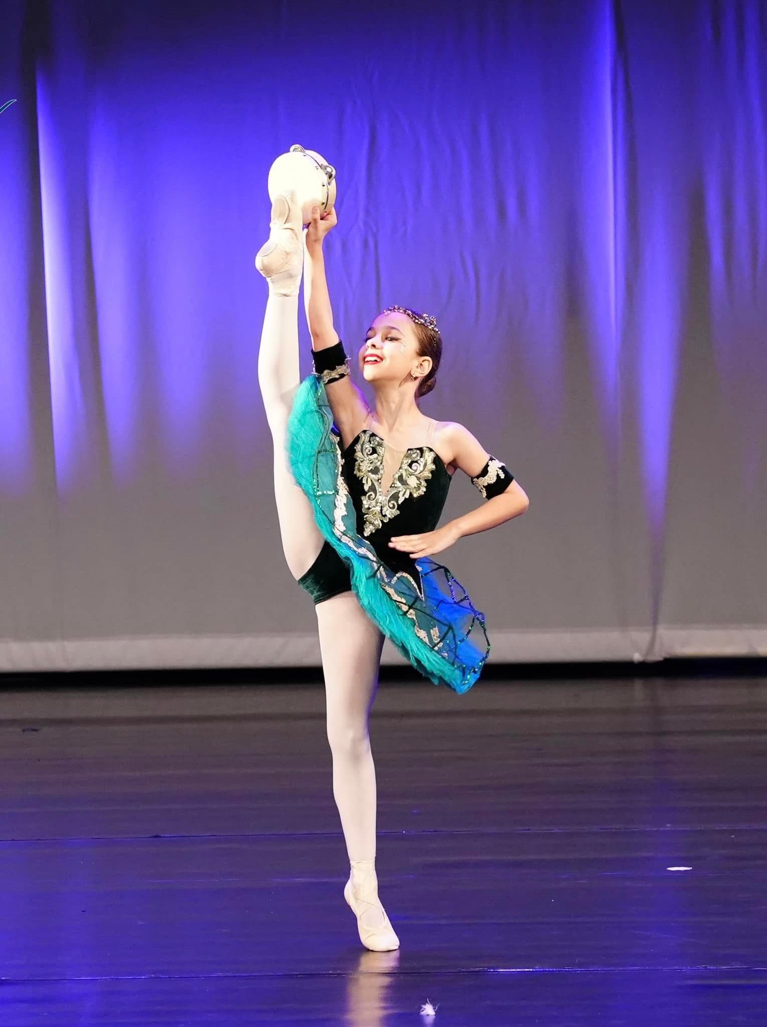 Povestea Antoniei Ursu, micuța balerină de 11 ani, calificată în finala Youth America Grand Prix din Texas. „În momentul în care încep să dansez, orice durere, orice gând sau emoție dispar, iar eu rămân doar cu muzica”