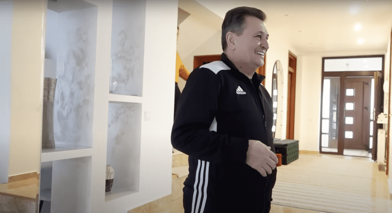 Imagini cu casa în care locuiește Nea Marin. Are o vilă impresionantă în Capitală și valorează peste 200.000 de euro
