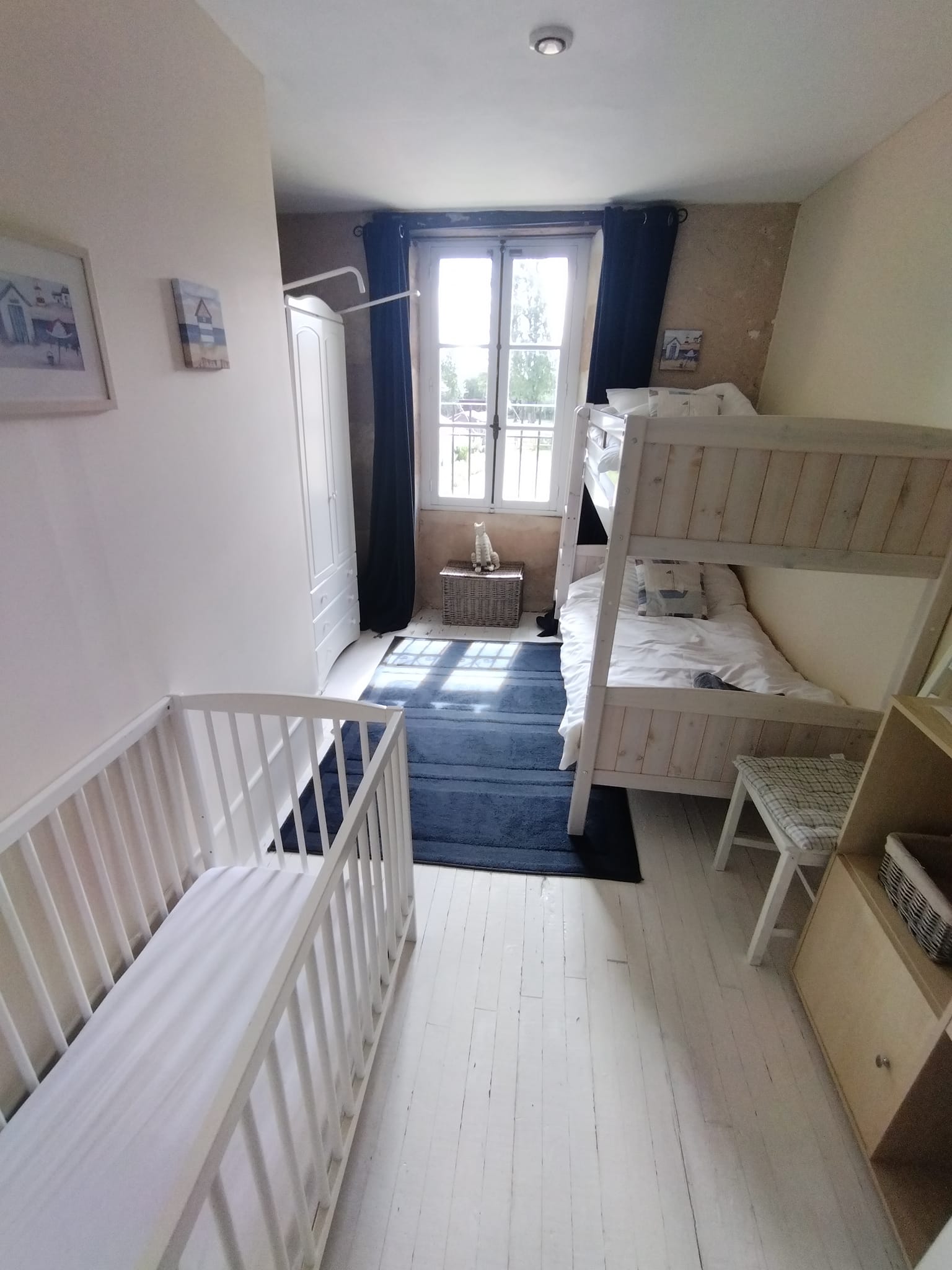După ce au fost concediați, soții britanici și-au vândut casa din Manchester și au cumpărat un cătun în Franța, pe care l-au transformat în sat de vacanță
