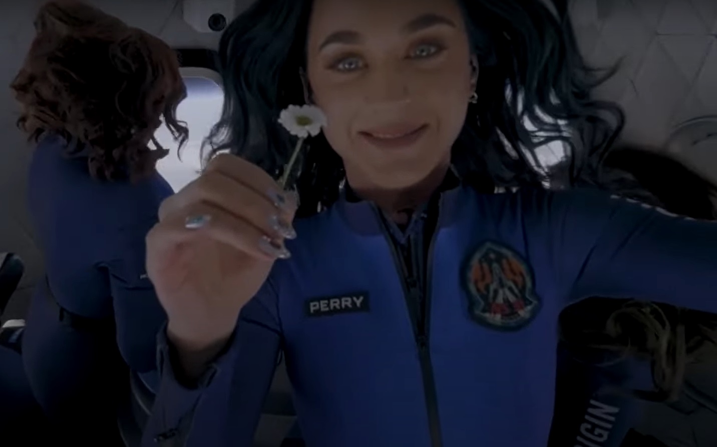 De ce Katy Perry nu a cântat una dintre melodiile sale în spațiu: „Este despre noi”. Imagini cu cântăreața care a simțit gravitația în capsula spațială