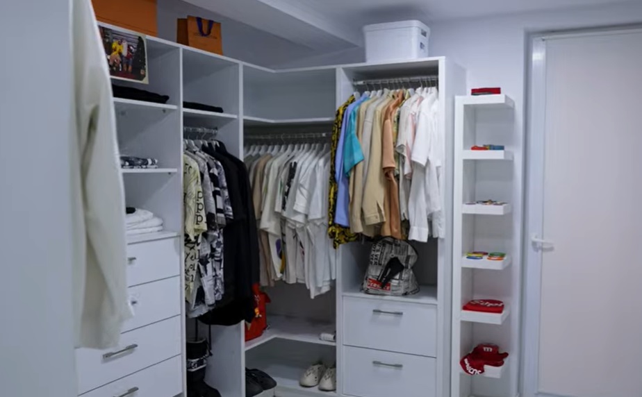 Noi imagini din casa lui Dorian Popa, după ce a renovat-o. Are propriul solar de bronzat și un garaj de lux unde își ține mașina de 300.000 de euro