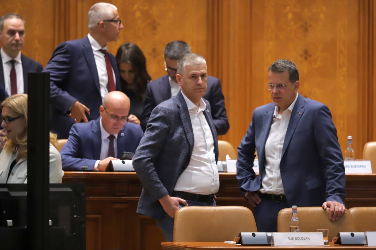 Toate cele patru moțiuni de cenzură depuse împotriva Guvernului Bolojan au fost respinse în Parlament. Ce urmează