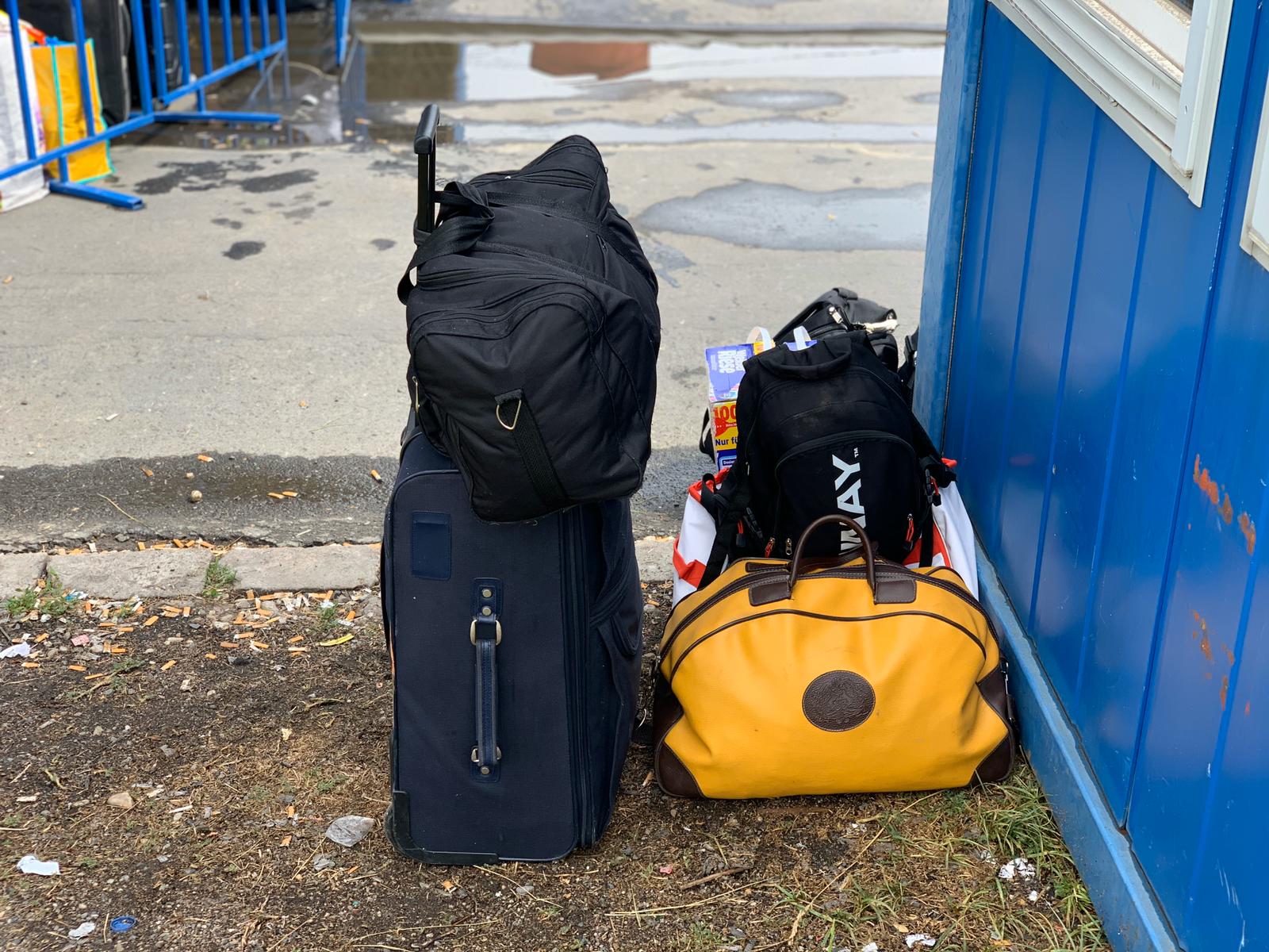 Imagini incredibile: Românii așteaptă și 8 ore la punctele de frontieră din vestul țării. Peste 8.000 de oameni au intrat în țară prin Ungaria, în ultimele 24 de ore