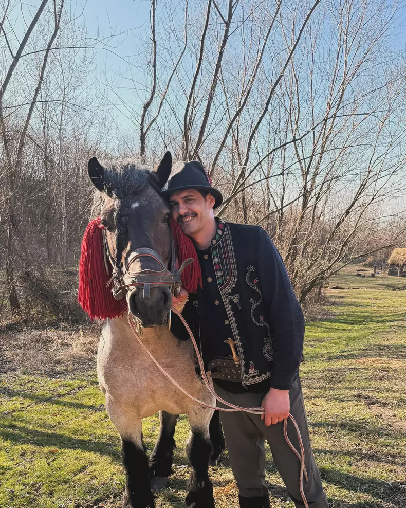 George Burcea, mesaj ironic după ce a fost înlocuit în serialul Wednesday. „Am cerut 5 milioane de dolari. Vreau să mă retrag la țară”