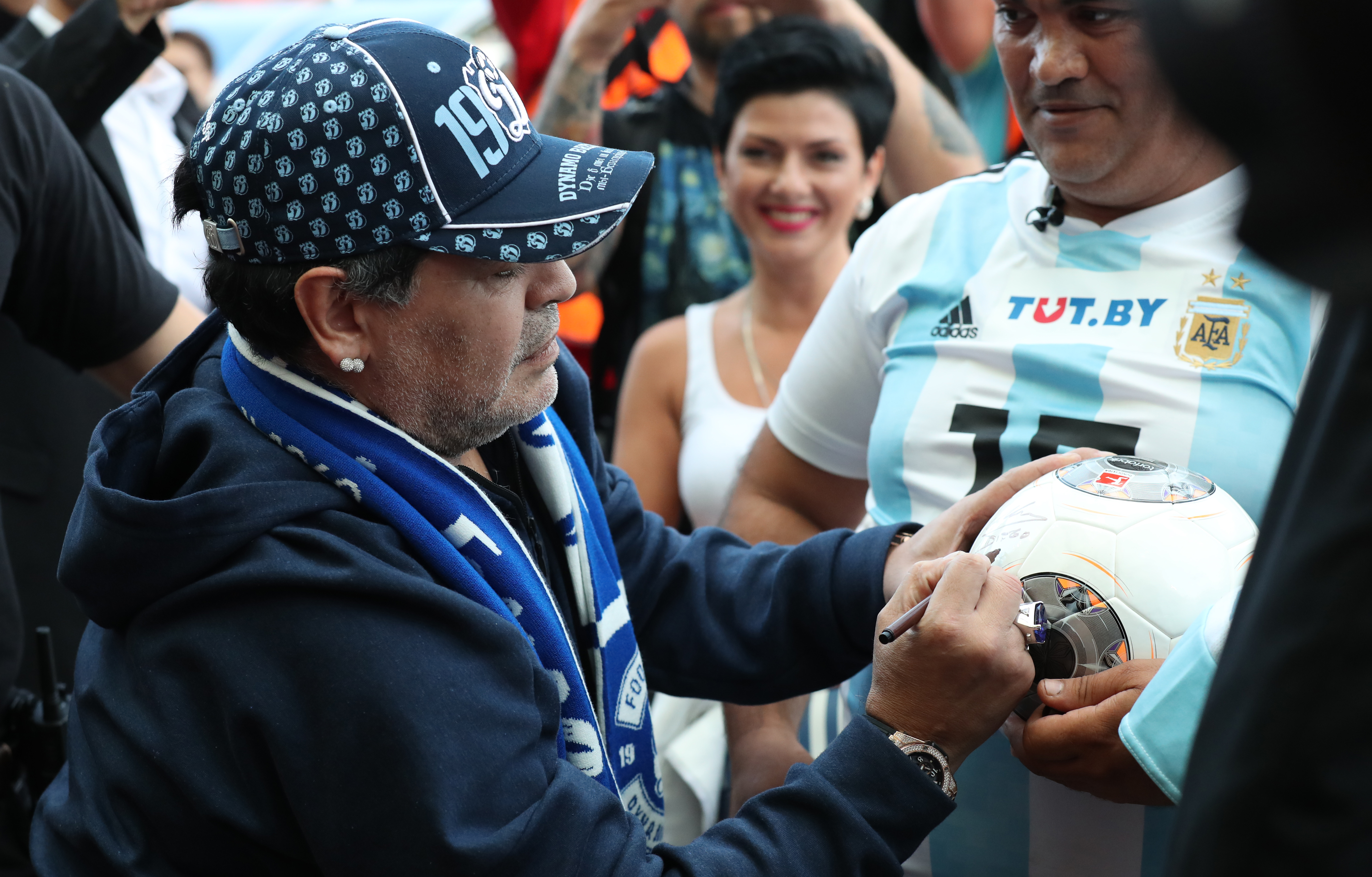 Maradona a ajuns la Brest. Fostul mare fotbalist argentinian a preluat preşedinţia clubului bielorus / GALERIE FOTO