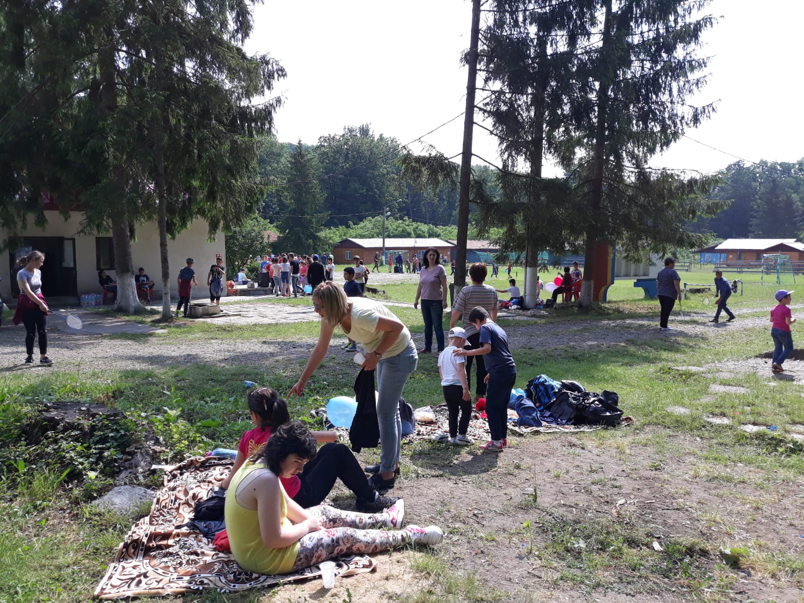 FOTOREPORTAJ: De la gârla din fundul curții la piscină cu tobogane. 600 de copiii din Vaslui văd prima oară un oraș