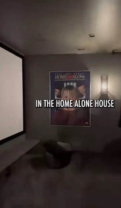 Imagini din prezent cu casa din „Singur acasă”. Locuința a fost complet renovată în interior