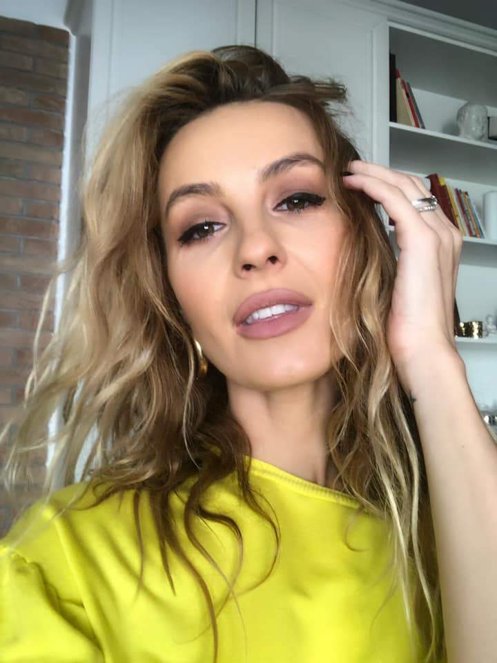 Flavia Mihășan a apelat la serviciile medicului estetician. Vedeta și-a tăiat pleoapele. Cum arată acum. „Eu sunt foarte relaxată”