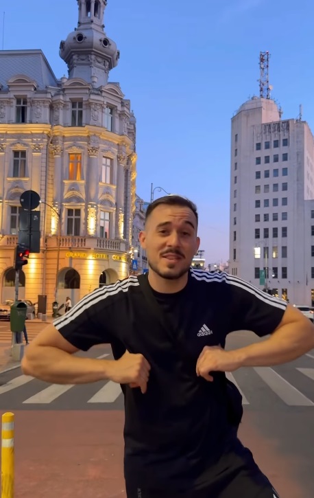 Cine e Miloš Nedeljkov, cunoscut drept Balkandad, care promovează România pe TikTok. A mâncat mici în Piața Obor și papanași în Centrul Vechi