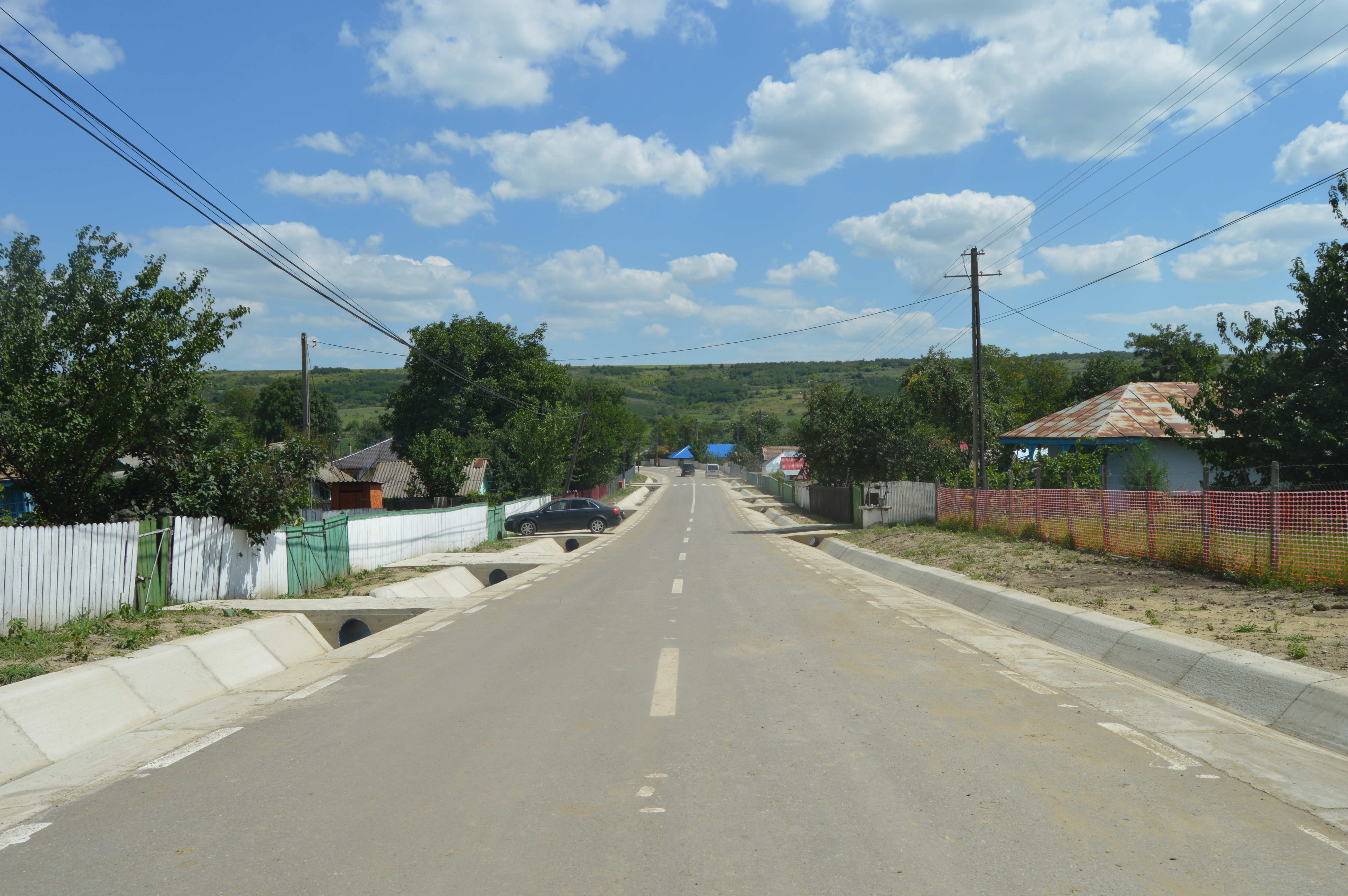 REPORTAJ/ La Hoceni de Vaslui e ca-n Germania. Primarul îi așteaptă pe ”fiii satului” să se întoarcă și le-a creat condiții ”ca afară”
