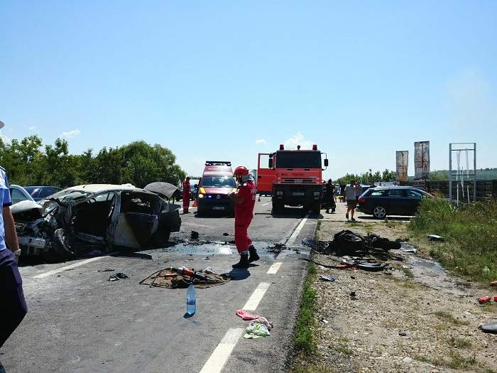 Accident în Işalniţa, Dolj, urmat de incendiu. Un motociclist a murit după o ciocnire violentă cu o mașină
