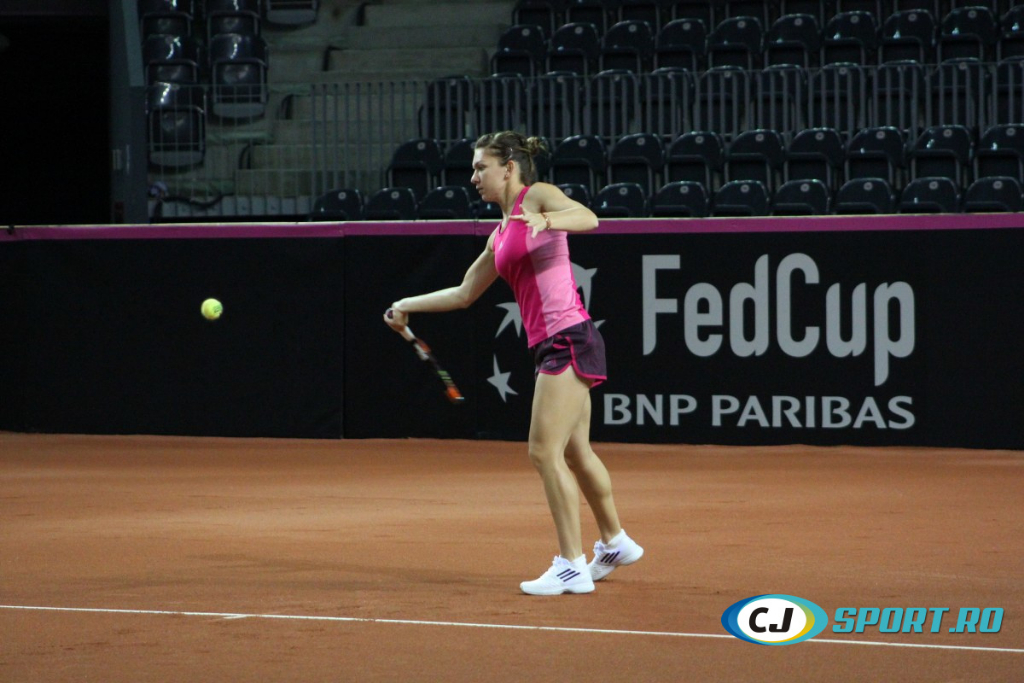 Fed Cup. Simona Halep a intrat în sală. Imagini de la primul antrenament al liderului României
