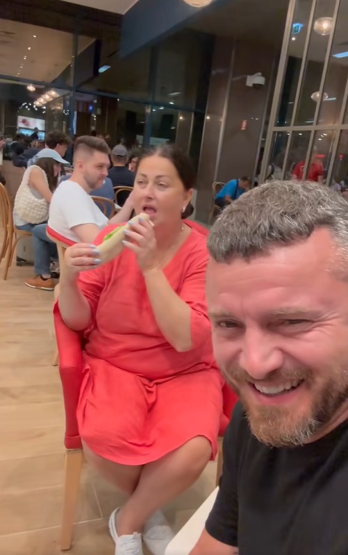 Ce a pățit Tavi Clonda pe Aeroportul Otopeni cu angajatul unui magazin. Soțul Gabrielei Cristea a răbufnit: „Te mai iei și de mine la 5 dimineața”