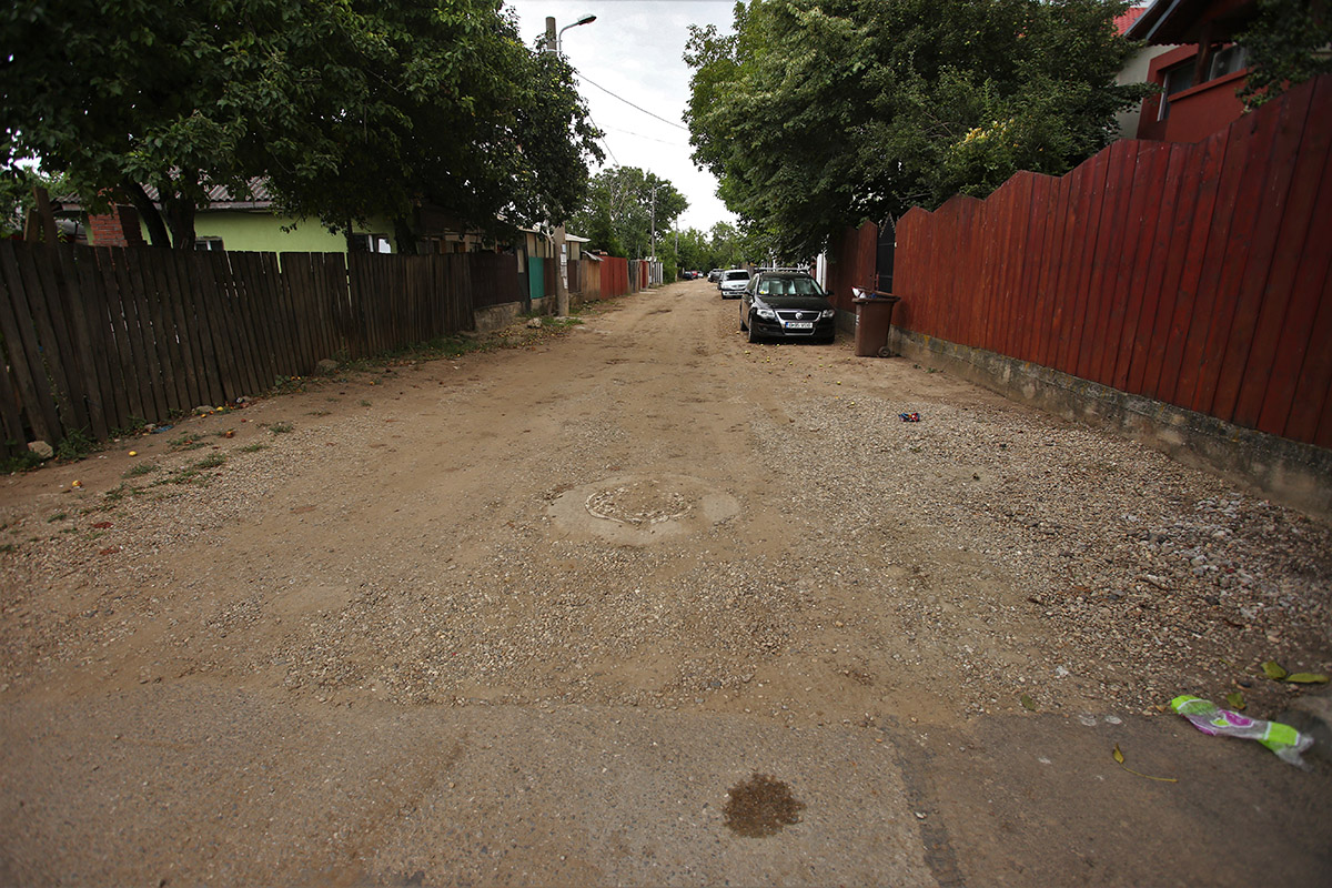 Care sunt cele 60 de străzi din București pe care trebuie să le asfalteze Nicușor Dan