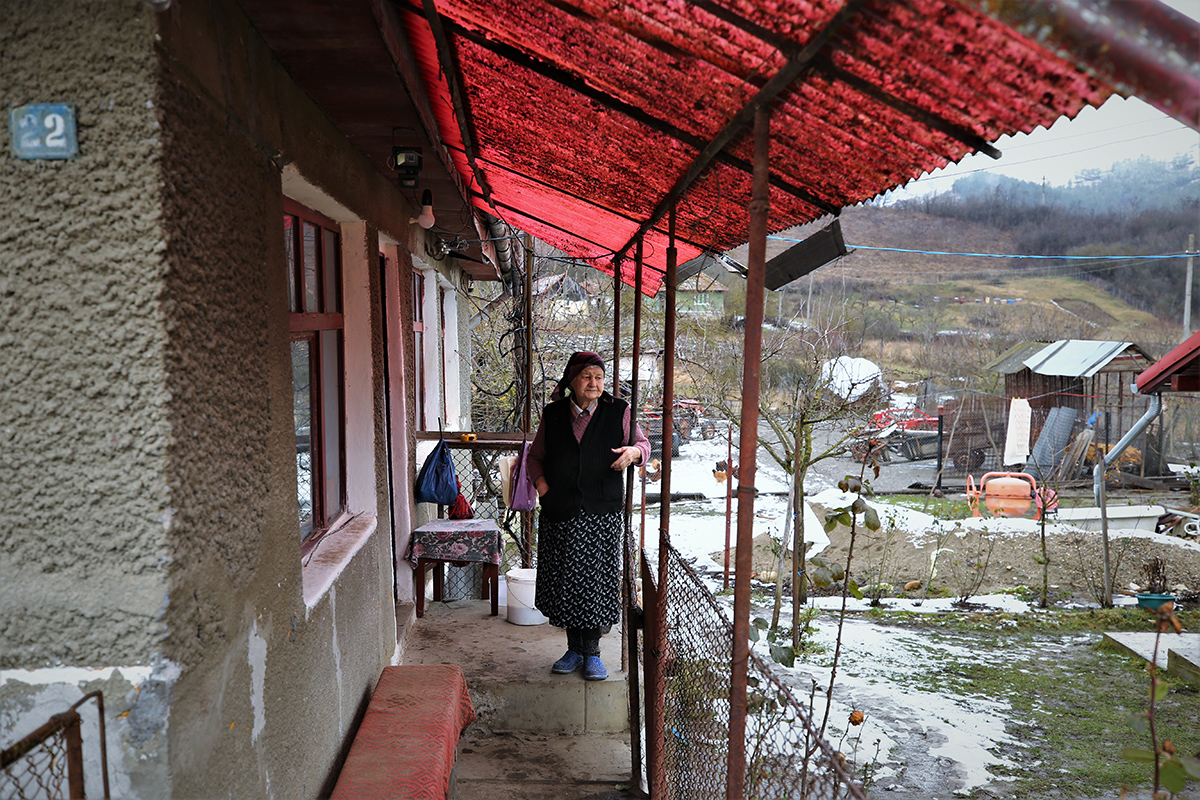 REPORTAJ. Visul de renaștere într-un sat depopulat din Alba, unde se va ridica un complex balnear: „De 50 de ani n-au mai fost aici. Acuma, c-o văzut că se reabilitează, îşi caută locurile”